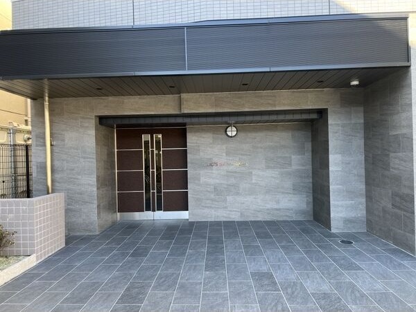 エントランス　初期費用分割可★ご希望の場所まで無料送迎サービス付♪