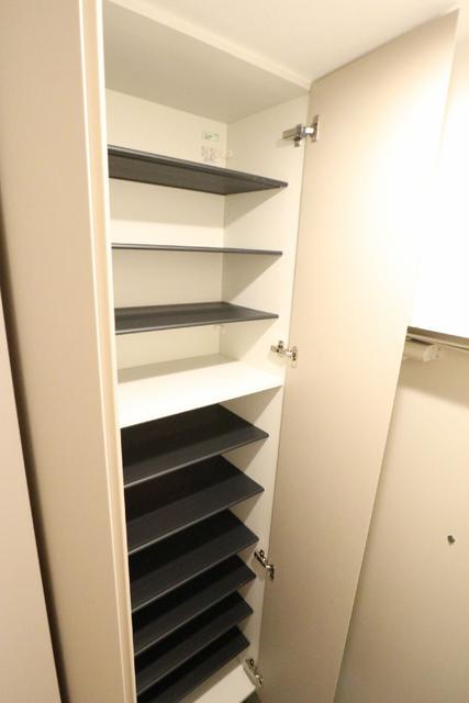 収納　収納　シューズボックス