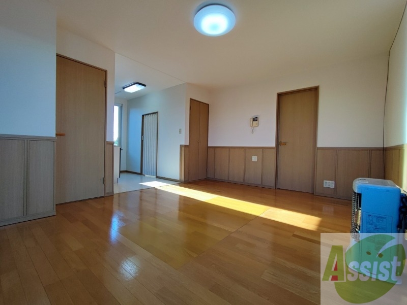 居室・リビング　広くてキレイなお部屋が広がっていて、充実した生活が送れそう。