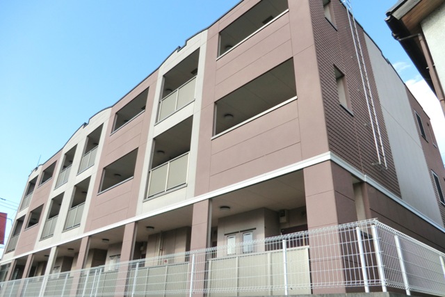 建物外観　★鉄骨造３階建て！外観です★