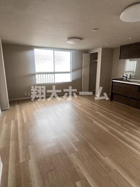 ＪＲ山手線 巣鴨駅 徒歩8分 10階建 築56年の居間写真