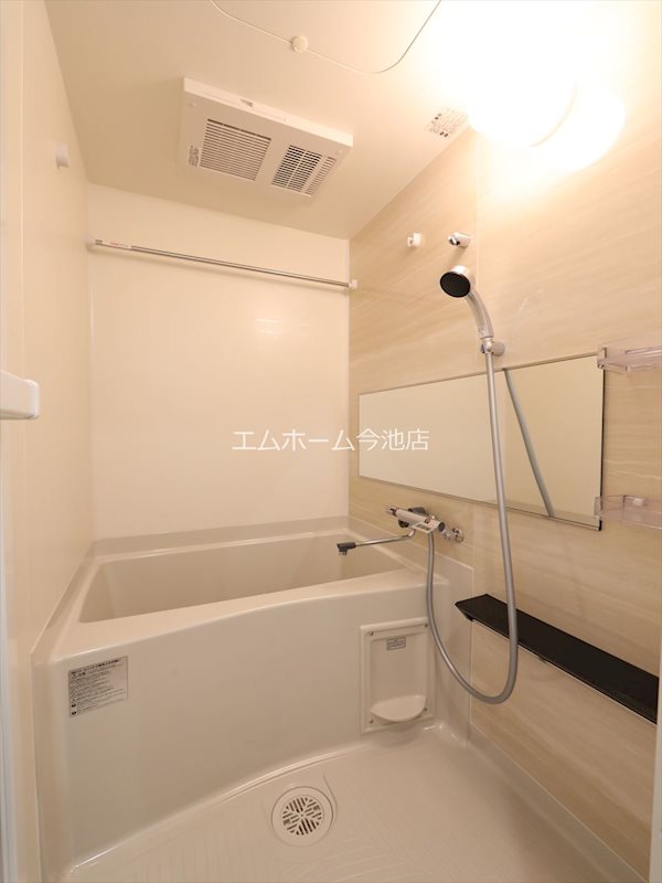 バス・シャワールーム　浴室暖房乾燥機能付バス