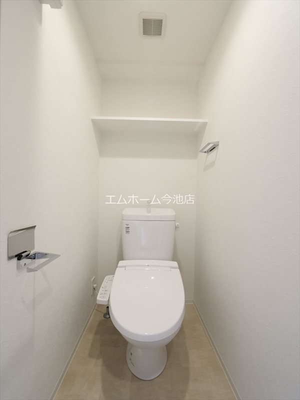 トイレ　温水洗浄便座付トイレ