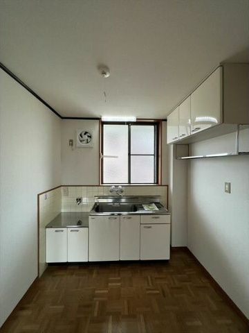 キッチン　※写真は同じマンションの違う部屋のものになります。