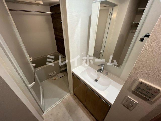 洗面設備　同建物内、別のお部屋の参考写真になります。