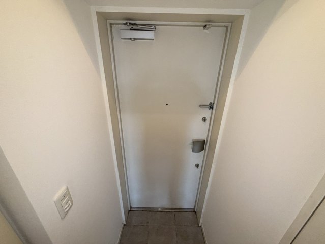 玄関　同物件別部屋写真