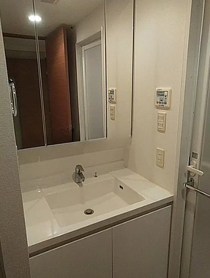 洗面設備　写真は同タイプ住居です。