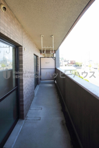 バルコニー　異なる階数のお写真です。現況優先でお願いします。