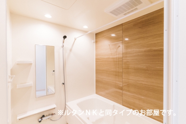 バス・シャワールーム　同シリーズ内観