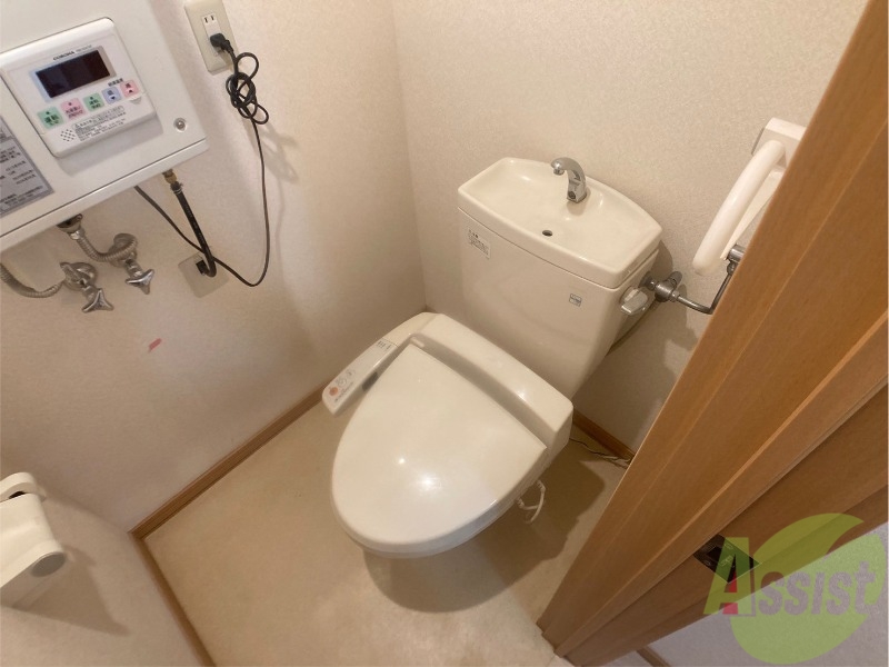 トイレ　こちらはトイレです。清潔感があり、安心して使用できます。