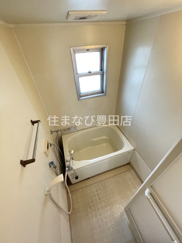 バス・シャワールーム　清掃前