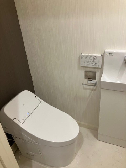 京王新線 初台駅 徒歩3分 3階建 築2年のトイレ写真