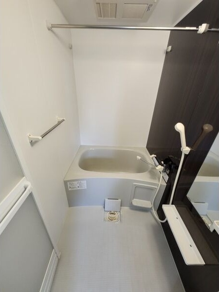 バス・シャワールーム　※写真は同じマンションの違う部屋のものになります。