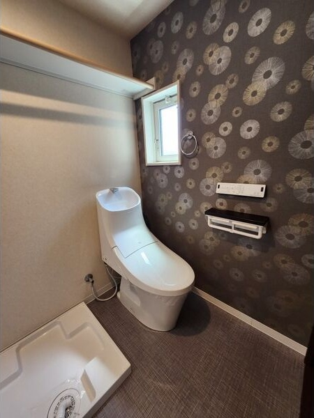 トイレ　※写真は同じマンションの違う部屋のものになります。