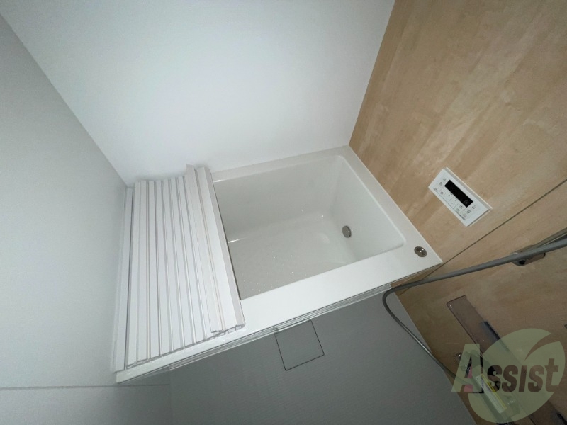 バス・シャワールーム　お風呂は広々としていて、一日の疲れもしっかり取れそう。