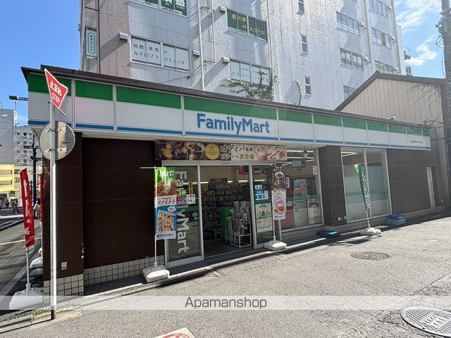 コンビニ　ファミリーマート（コンビニ）まで325m