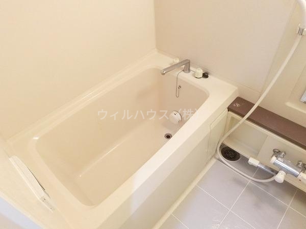 バス・シャワールーム　浴室乾燥機、追い焚き機能付きバス！