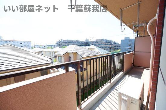 バルコニー　暖かな日差しのふりそそぐバルコニー