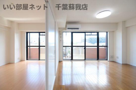 居室・リビング　ゆったり過ごせる居間です