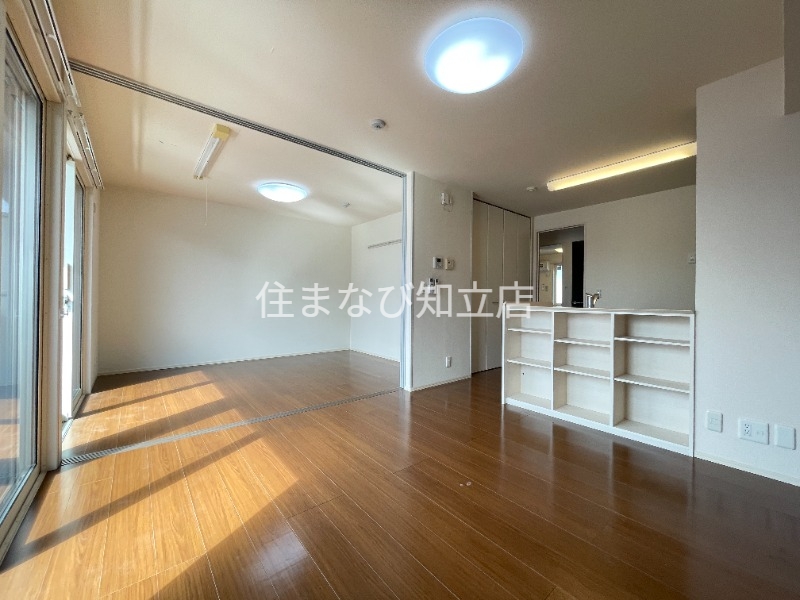 居室・リビング　反転・同型タイプ
