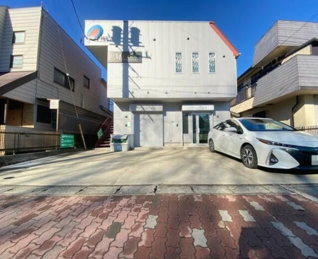 駐車場　駐車場があるので、車を買う予定の方も安心です