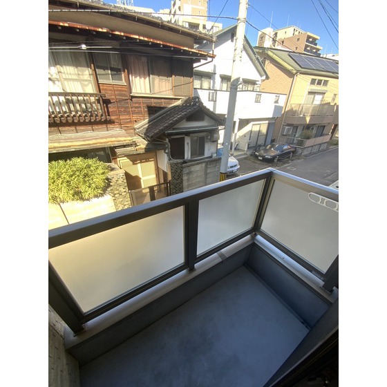 バルコニー　写真は１０１号室のものです。間取りも異なりますのでご参考写真