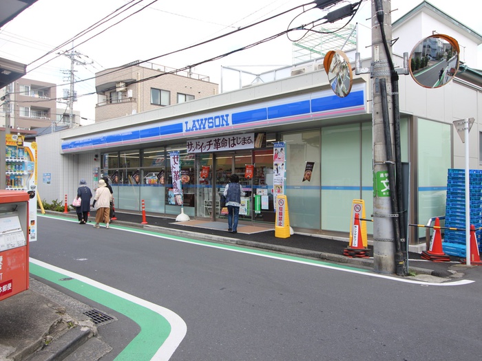 コンビニ　ローソン 喜多見駅南店（コンビニ）まで350m
