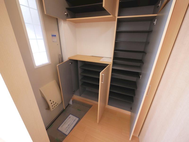 玄関　大型玄関収納付き