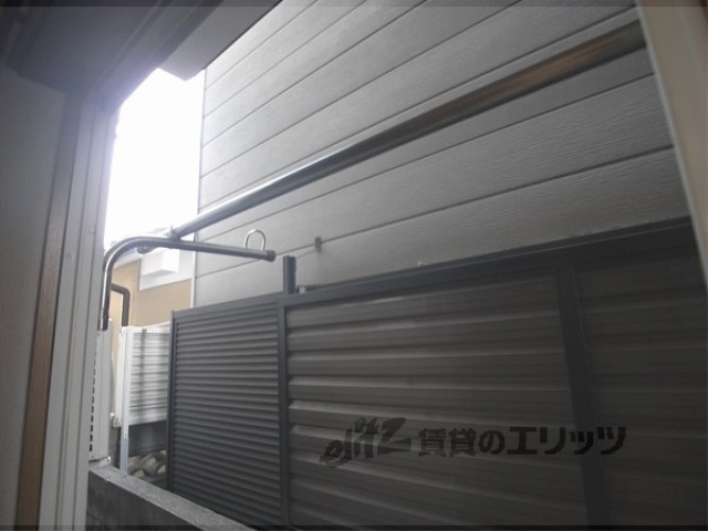 バルコニー　洗濯物干し竿