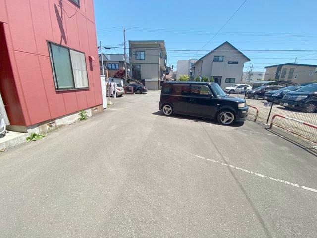 【函館市柏木町のアパートの駐車場】