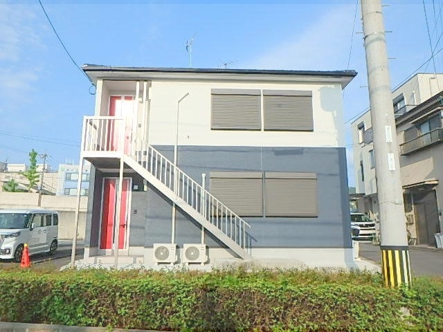 京都市東山区福稲下高松町のアパートの建物外観