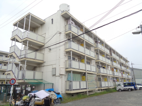 甲賀市水口町西林口のマンションの建物外観