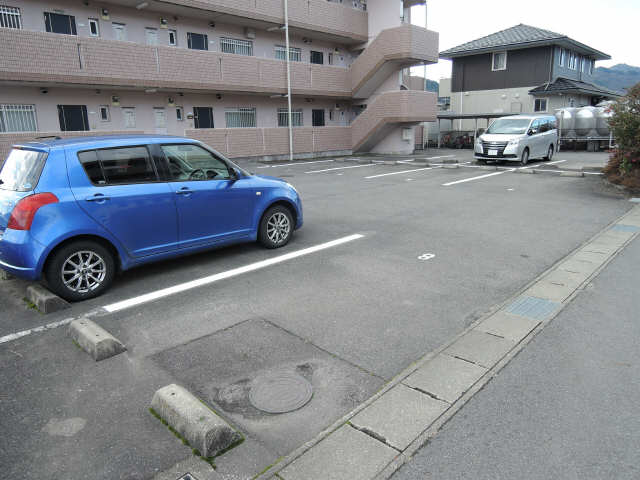 【ア・ドリーム松田の駐車場】