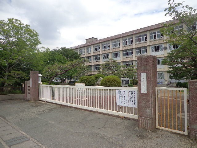 【浜松市中央区原島町のマンションの小学校】