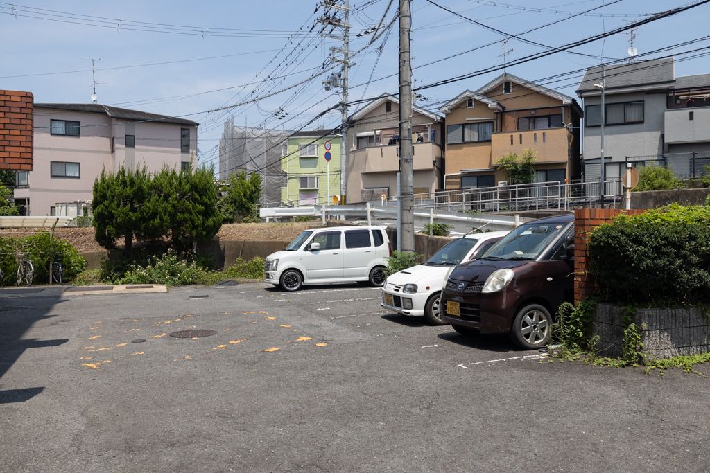 【ル・マインハウスの駐車場】