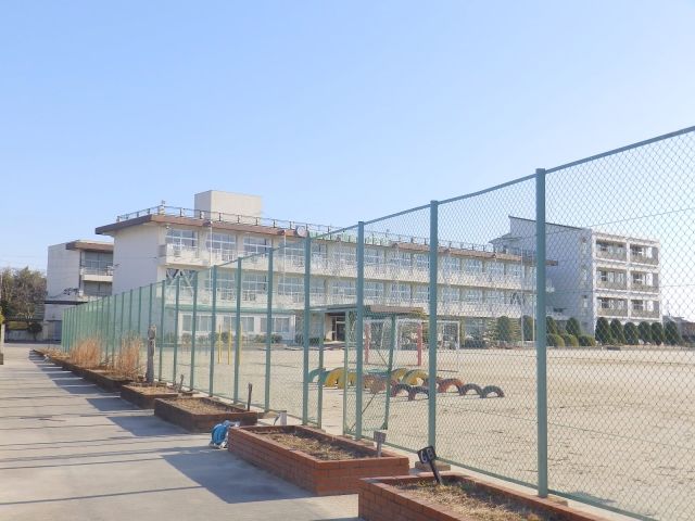 【三重郡川越町大字豊田のマンションの小学校】