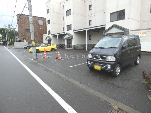 【ニューフロンティア永山の駐車場】