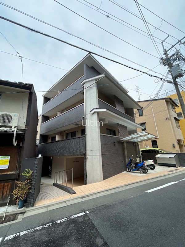 クレアーレ富小路の建物外観