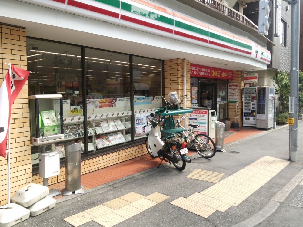 【渋谷区本町のマンションのコンビニ】