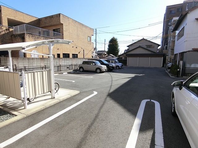 【ブライト　スクエアの駐車場】