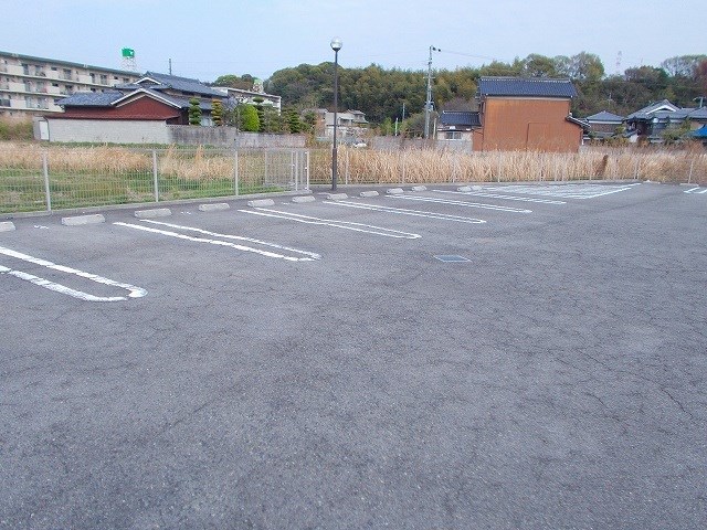 【姫路市四郷町坂元のアパートの駐車場】