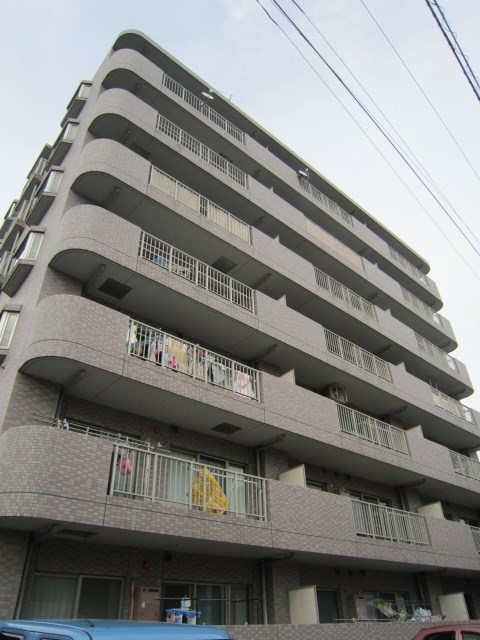 藤沢市村岡東のマンションの建物外観