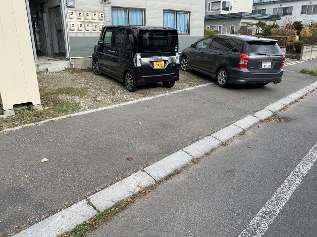 【函館市湯浜町のアパートの駐車場】