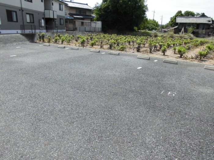 【高崎市根小屋町のアパートの駐車場】