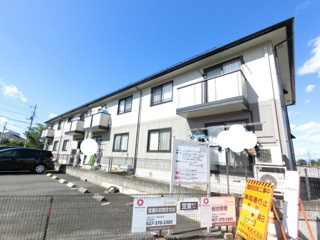 【高崎市根小屋町のアパートの建物外観】