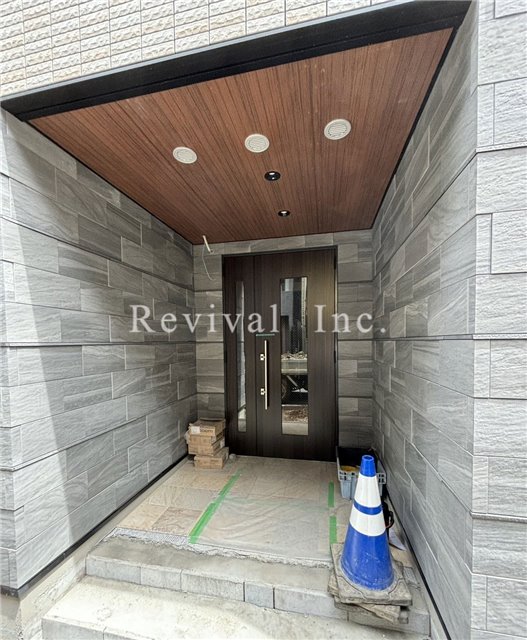 エントランス　高級感あるエントランス部分でございます