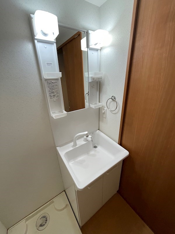 洗面設備　※同タイプの他のお部屋です