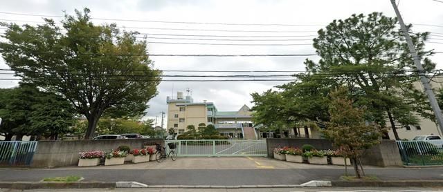 小学校　松伏町立松伏小学校（小学校）まで877m