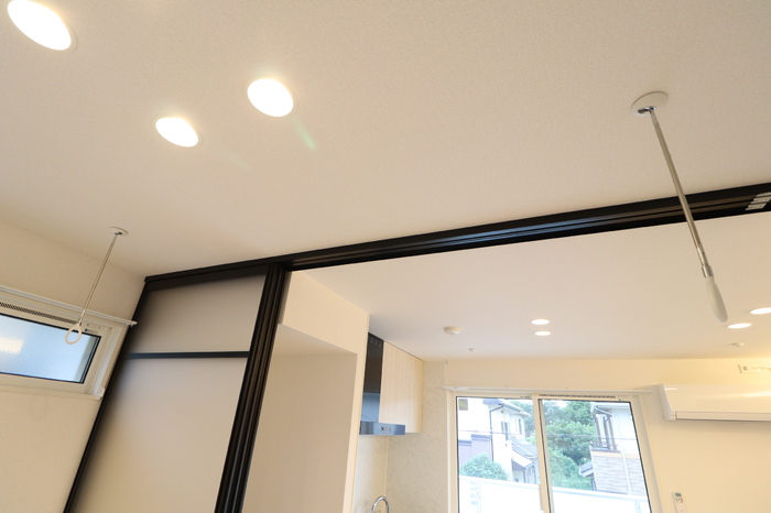 その他設備　室内物干し機です。雨の日に大活躍します！