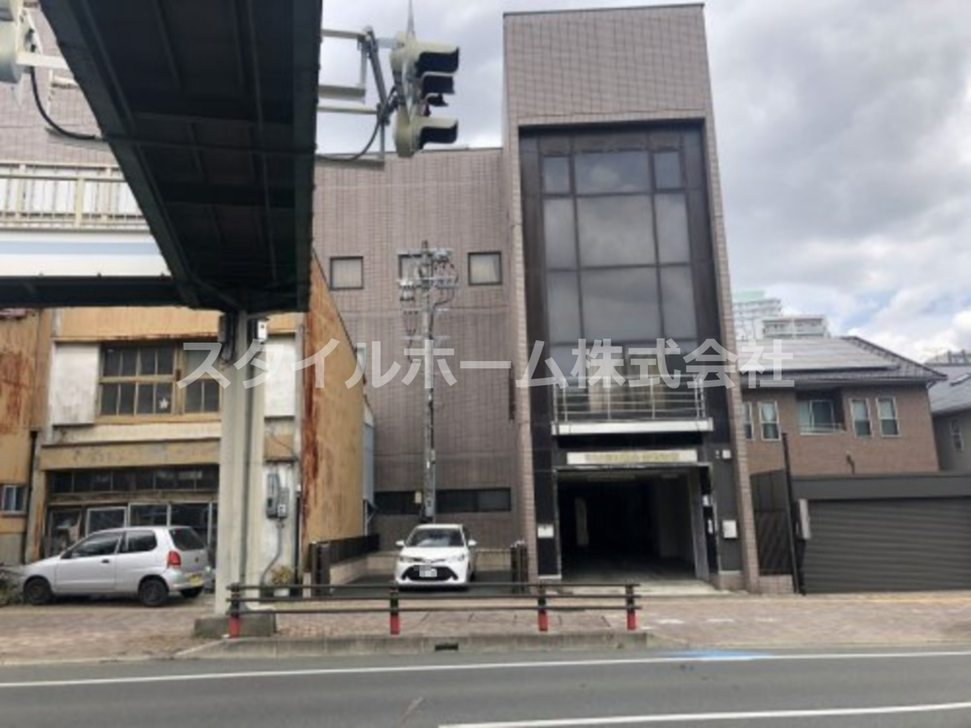 銀行　イオ信用組合豊橋支店（銀行）まで513m